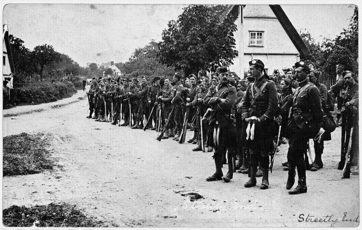 West Wickham Army Manouevres 1912, soldiers in Streetly End.